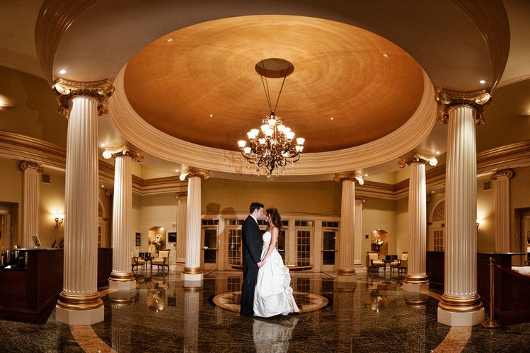 50 Wedding Experts Reveal The Best Venues In Connecticut Couple Kissing On Rocks Of Madison Beach Hotel