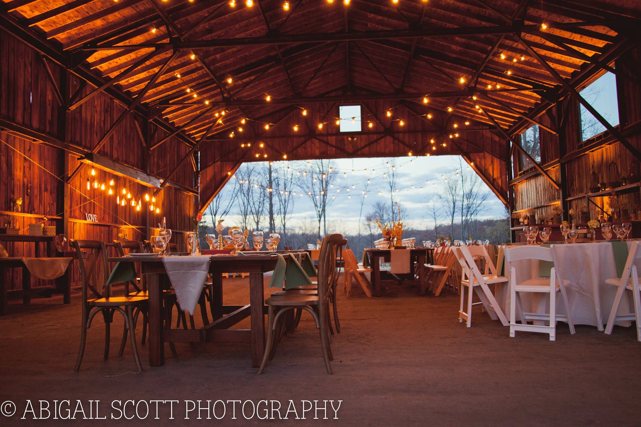 The Hangar at Candlelight Farms | Wedding Reports